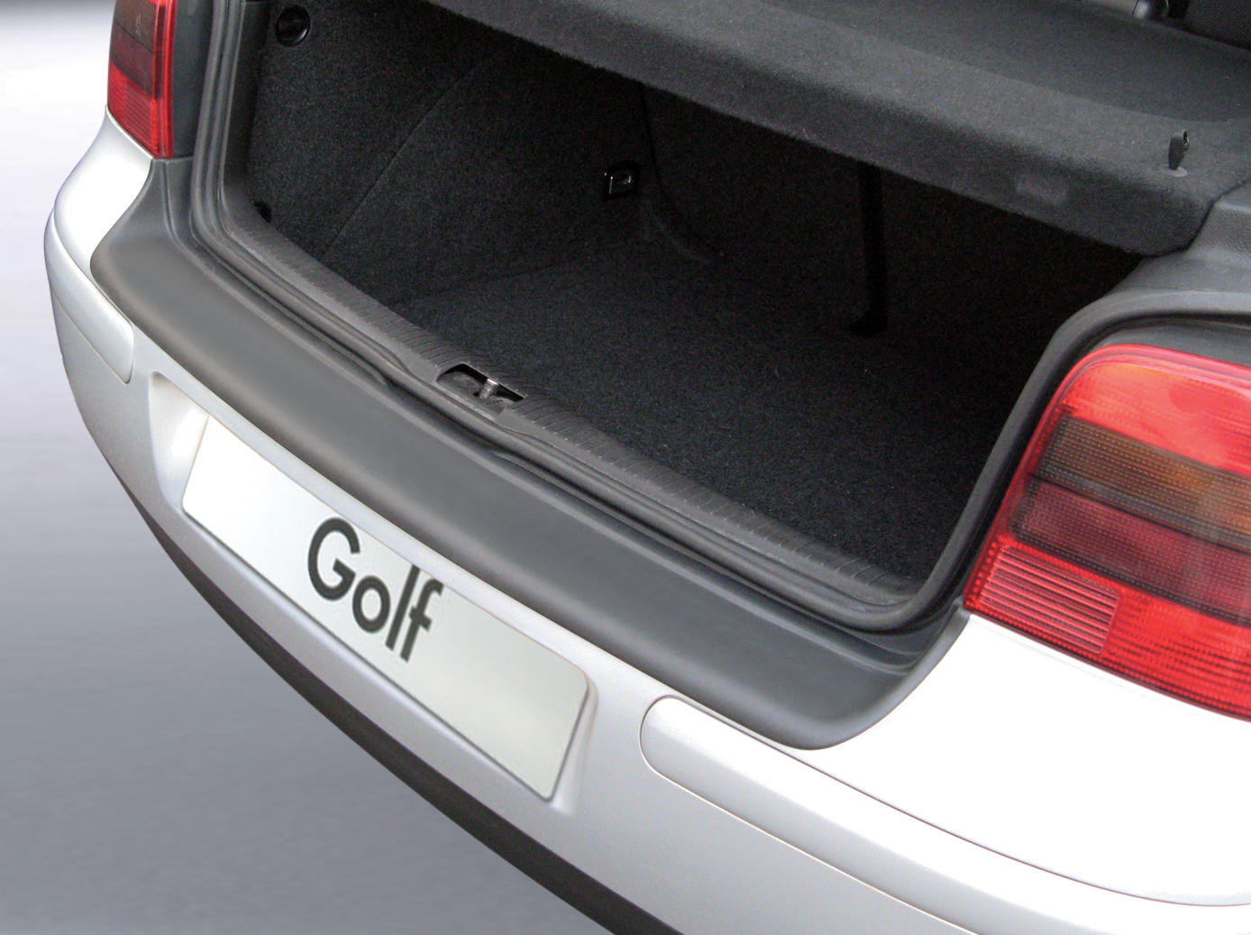 (1J) www.sonnenschutz-pkw.de - IV 4 LADEKANTENSCHUTZ VW Golf